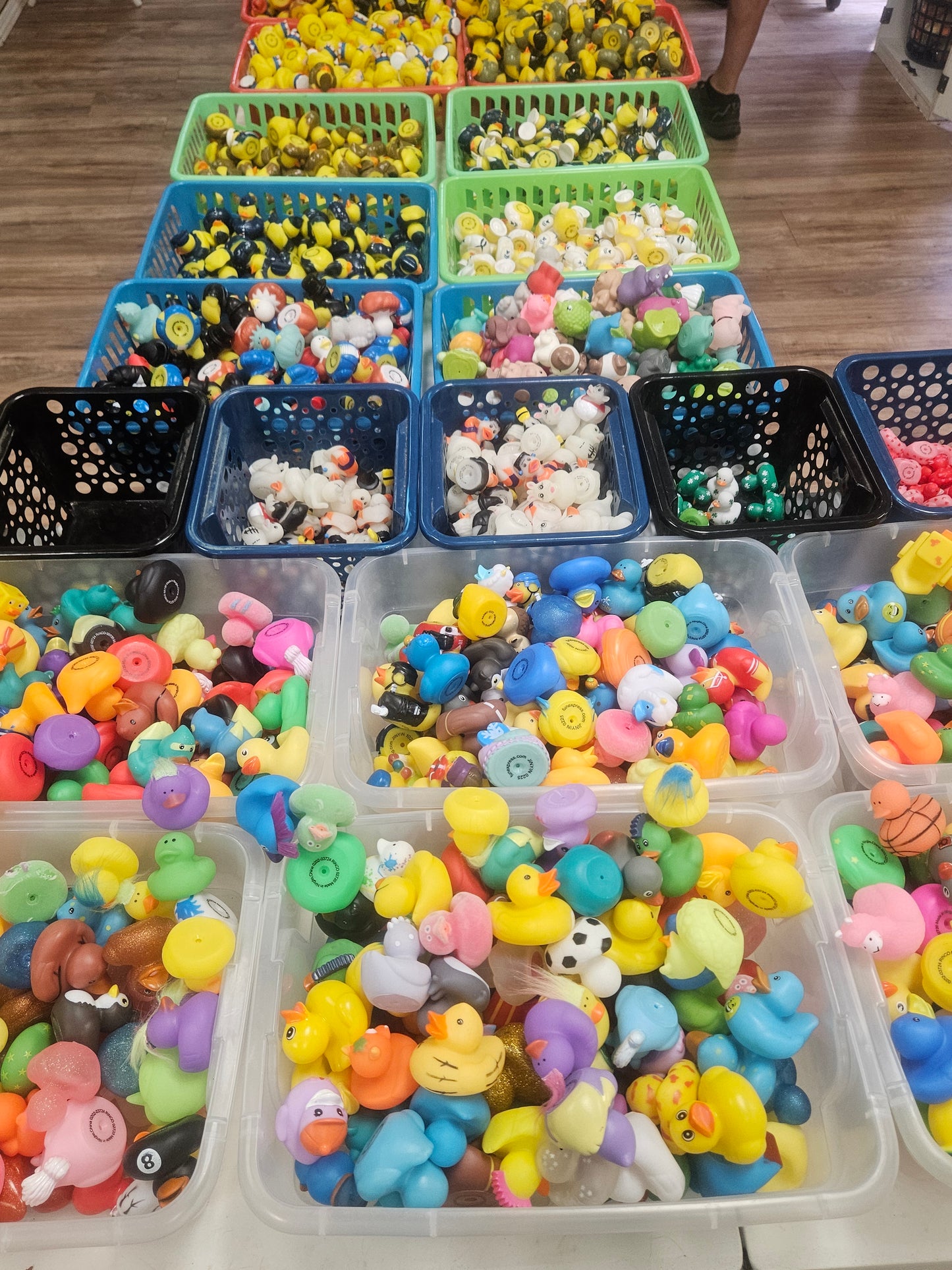 25 50 100 UNIQUE Rubber Ducks Bulk, Assortment Duckies for Jeep Ducking Duck Cruise Hiding