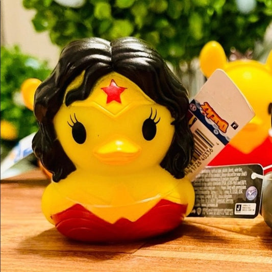 Wonder Woman Rubber Duck 2" Duckz